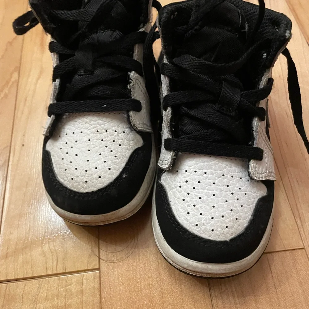 Kids Black and White Sneakers - Picture 3 of 4